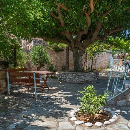 Holiday home Tranquil Stone Garden House Kalos